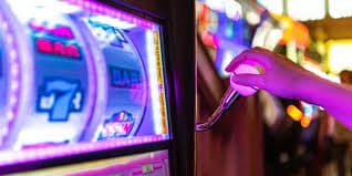 Màn hình game slot vn678 với nhiều chủ đề và hiệu ứng sống động trên di động